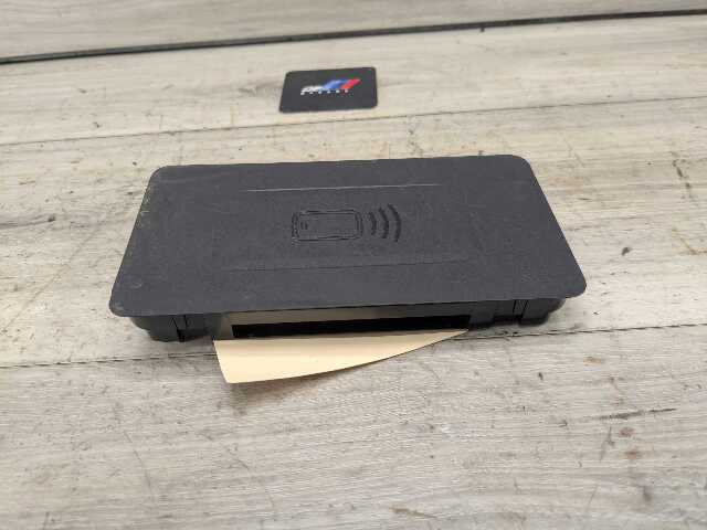 OEM BMW G20 G22 G23 G26 G80 M3 Center Console Storage Phone Car Wireless Charger
