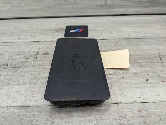 OEM BMW G20 G22 G23 G26 G80 M3 Center Console Storage Phone Car Wireless Charger
