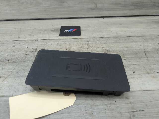 OEM BMW G20 G22 G23 G26 G80 M3 Center Console Storage Phone Car Wireless Charger