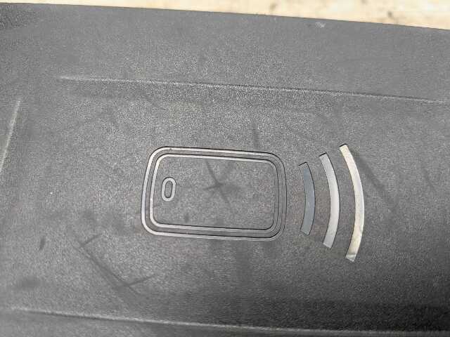 OEM BMW G20 G22 G23 G26 G80 M3 Center Console Storage Phone Car Wireless Charger