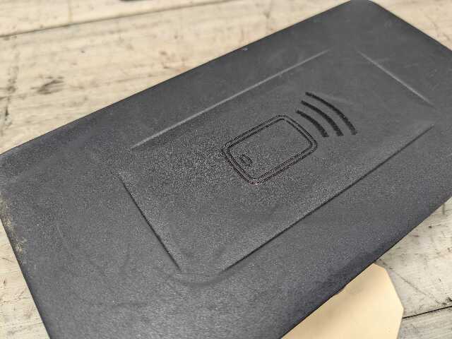 OEM BMW G20 G22 G23 G26 G80 M3 Center Console Storage Phone Car Wireless Charger