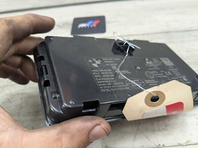 OEM BMW G20 G22 G23 G26 G80 M3 Center Console Storage Phone Car Wireless Charger