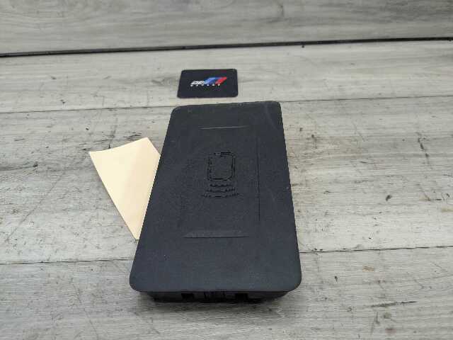 OEM BMW G20 G22 G23 G26 G80 M3 Center Console Storage Phone Car Wireless Charger