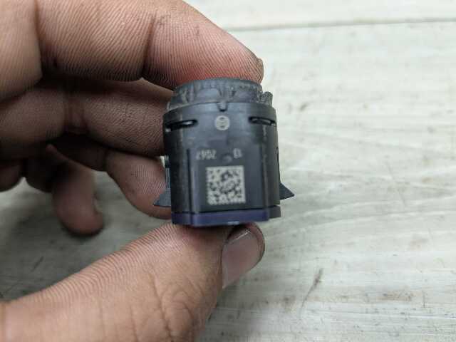 OEM BMW G20 G22 G23 G26* G42 G80 G82 Parking Distance Sonic PDC Sensor RED