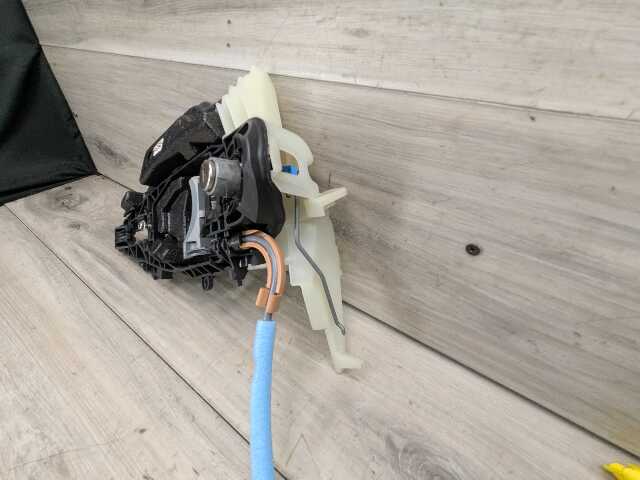OEM BMW G22 G23 G82 G83 LEFT DRIVER Side Door Handle Bracket Lock Latch Actuator