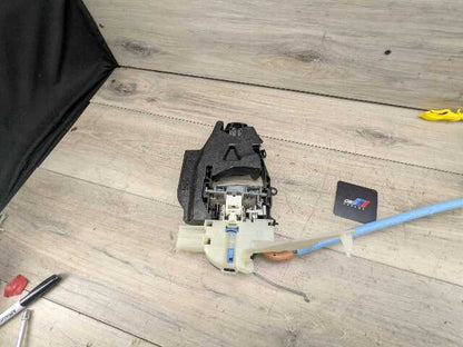 OEM BMW G22 G23 G82 G83 LEFT DRIVER Side Door Handle Bracket Lock Latch Actuator
