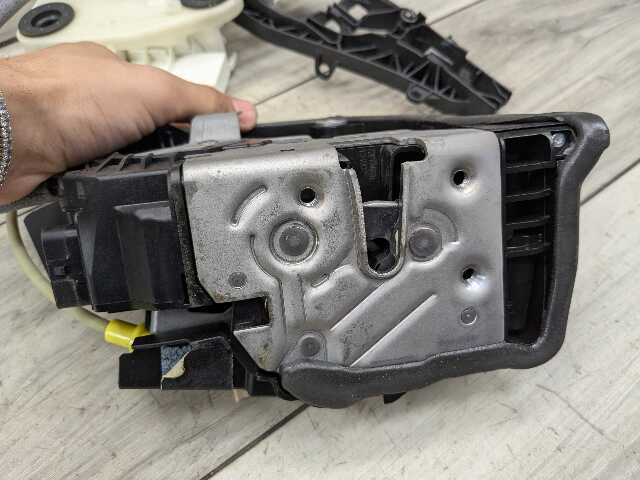 OEM BMW F15 F16 F86 X5 FRONT Right Passenger Door Lock Latch Actuator SOFT CLOSE