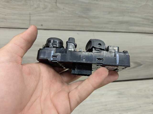 19-25 OEM BMW G15 G22 G82 F92 Front Left Driver Master Door Window Switch Button