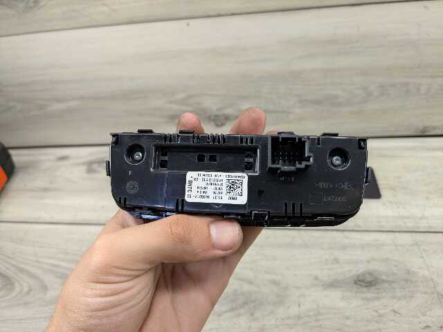 OEM BMW G20 G22 G23 G26 G80 G82 G83 Rear AC Air Climate Control Switch Module