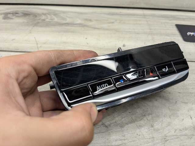 OEM BMW G20 G22 G23 G26 G80 G82 G83 Rear AC Air Climate Control Switch Module