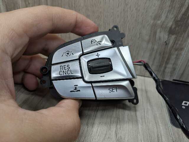 *16-19 OEM BMW G11 G12 740 750 SPORT Steering Wheel Multifunction Switch Button