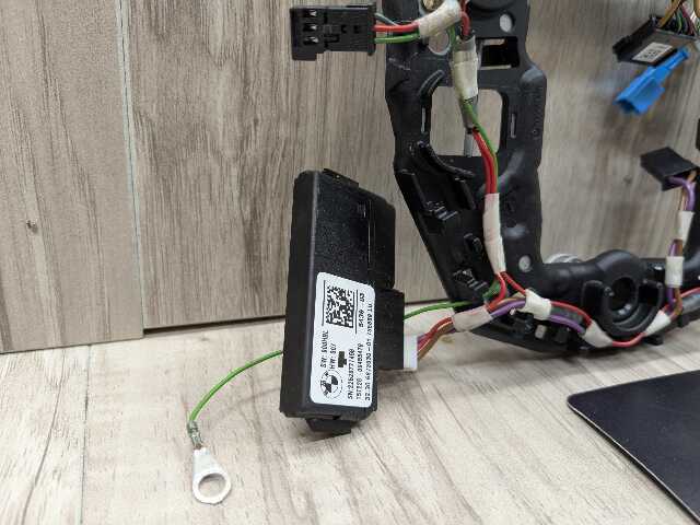 16-19 OEM BMW F90 G11 G12 740 750 Steering Wheel Touch Detection Control Module