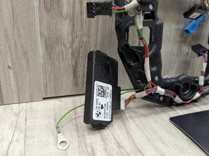 16-19 OEM BMW F90 G11 G12 740 750 Steering Wheel Touch Detection Control Module