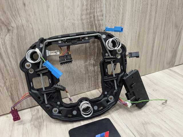 16-19 OEM BMW F90 G11 G12 740 750 Steering Wheel Touch Detection Control Module