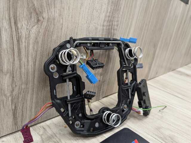 16-19 OEM BMW F90 G11 G12 740 750 Steering Wheel Touch Detection Control Module