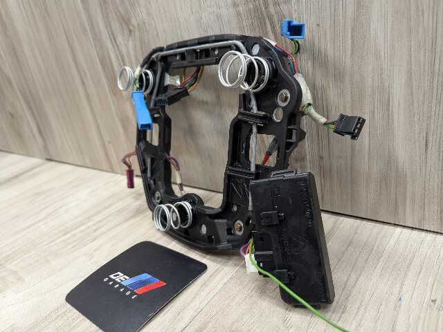 16-19 OEM BMW F90 G11 G12 740 750 Steering Wheel Touch Detection Control Module