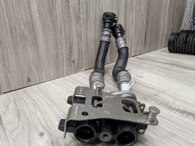 16-19 OEM BMW F90 M5 G12 750 G30 M550 Transmission Oil Cooler Line Inlet Outlet