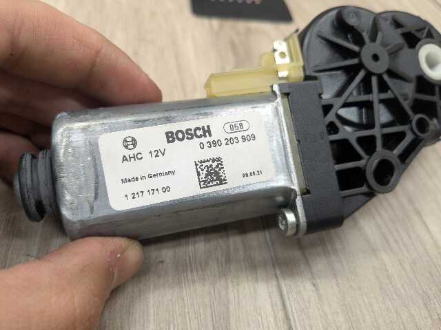 19-25 OEM BMW G29 Z4 30 M40 Convertible Top Drive Motor
