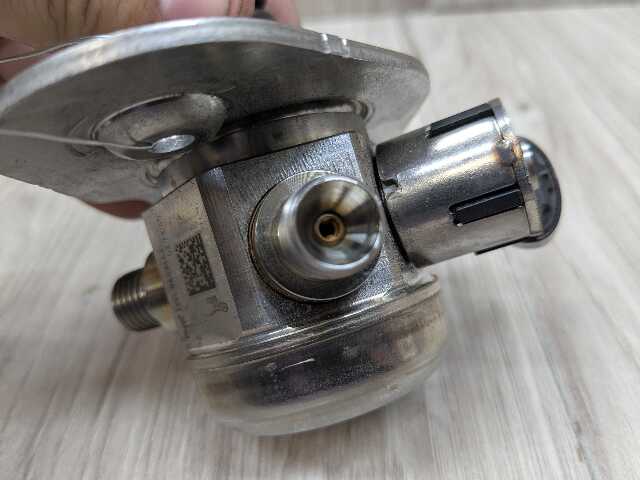 16-20 OEM BMW G11 G12 750 G30 M550 Engine N63R HPFP High Pressure Fuel Pump 5-8