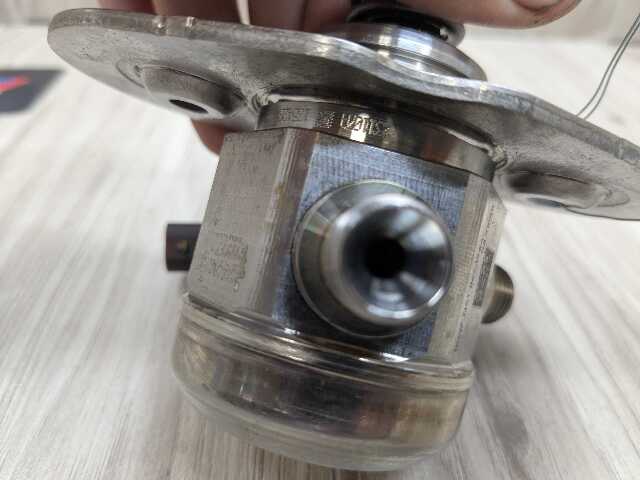 16-20 OEM BMW G11 G12 750 G30 M550 Engine N63R HPFP High Pressure Fuel Pump 5-8