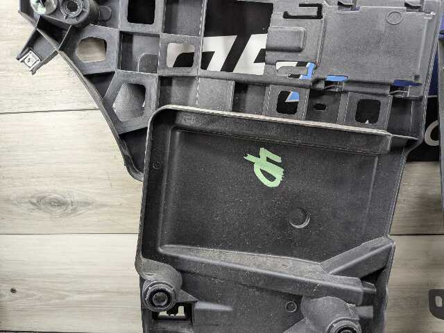 RH brackets pair