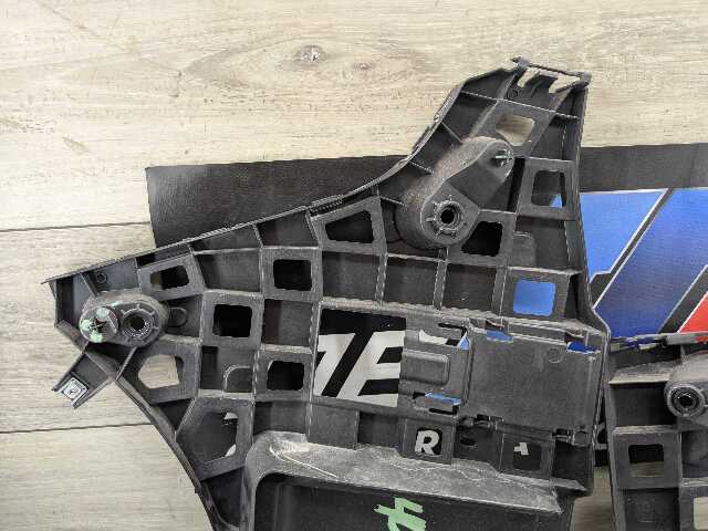 RH brackets pair