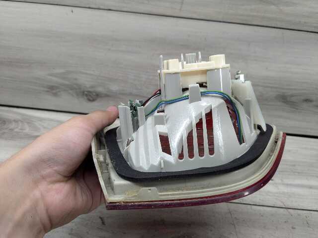 09-11 OEM BMW E90 328 335 M3 LCI Rear Right Passenger Trunk Inner Tail Light