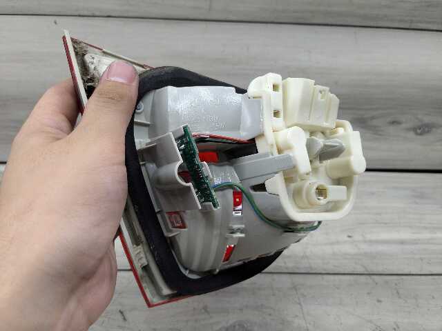 09-11 OEM BMW E90 328 335 M3 LCI Rear Right Passenger Trunk Inner Tail Light