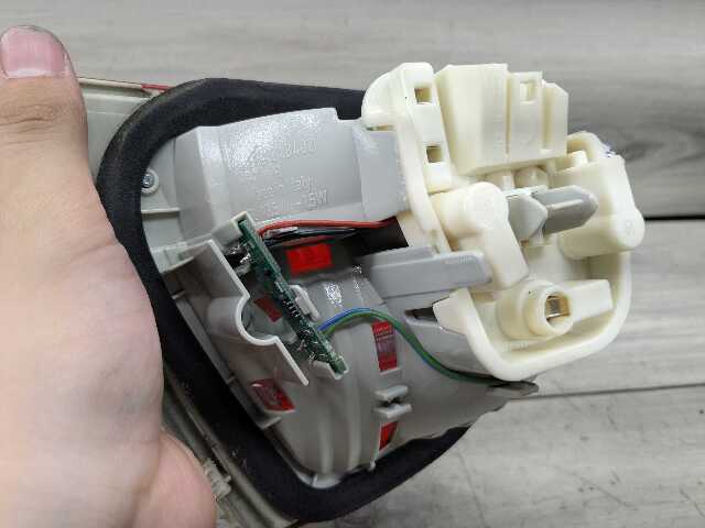 09-11 OEM BMW E90 328 335 M3 LCI Rear Right Passenger Trunk Inner Tail Light