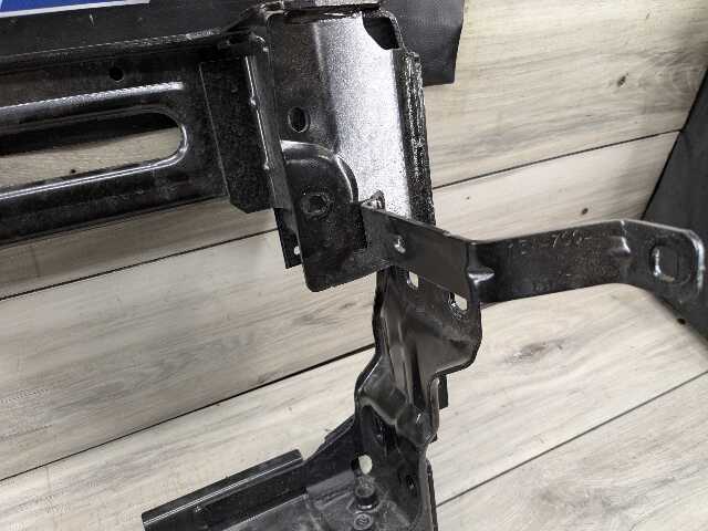 OEM BMW F95 G05 G06 G07 X5 X7 Front Left Driver Reinforcement Radiator Bracket