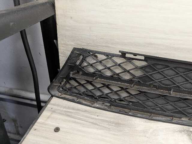 09-11 OEM BMW E90 328 LCI Front Bumper Lower Left Right Center Grilles (3)