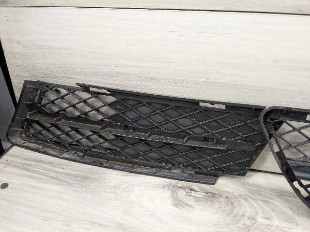 09-11 OEM BMW E90 328 LCI Front Bumper Lower Left Right Center Grilles (3)