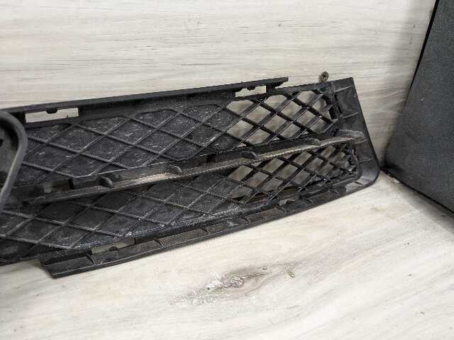 09-11 OEM BMW E90 328 LCI Front Bumper Lower Left Right Center Grilles (3)