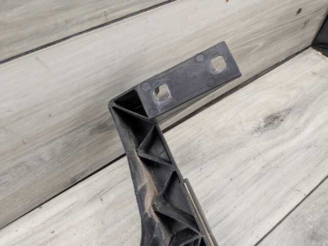 09-11 BMW E90 328 335 LCI Front Right Passenger Side Headlight Arm Bracket Mount