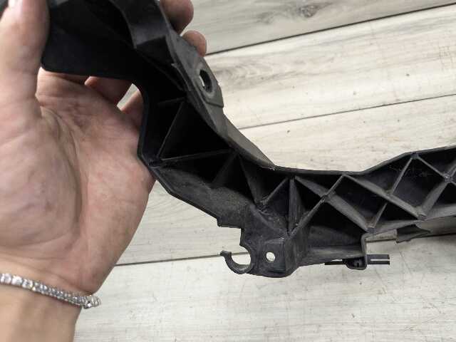 09-11 BMW E90 328 335 LCI Front Left Driver Side Headlight Arm Bracket Mount