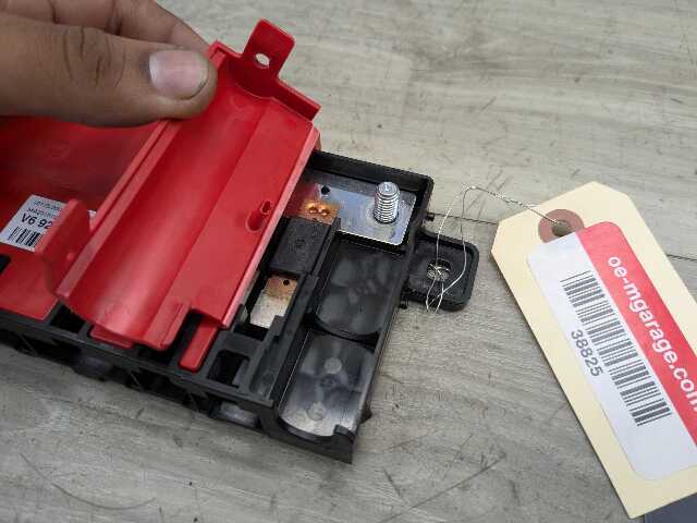 OEM BMW F22 F30 F32 F36 F80 F82 Positive Battery Distributor B+ Power Fuse Box