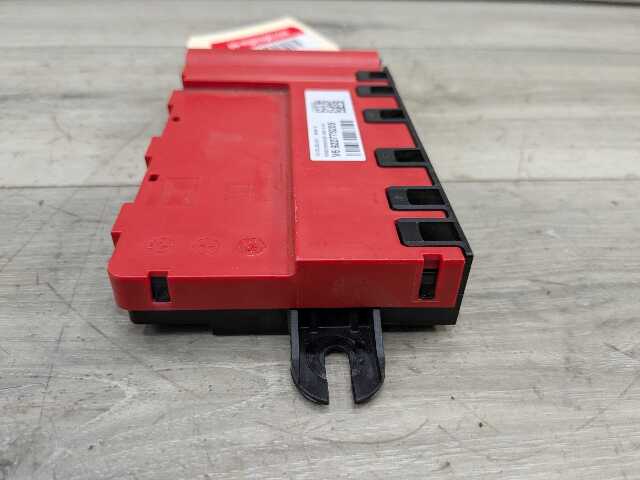 OEM BMW F22 F30 F32 F36 F80 F82 Positive Battery Distributor B+ Power Fuse Box
