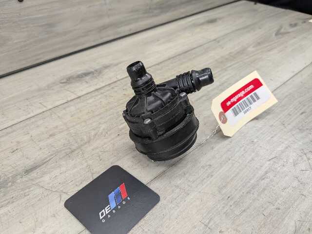 *OEM BMW G01 G05 G20 G22 G30 G42 G80 G82 G83 M3 M4 Engine Auxiliary Water Pump