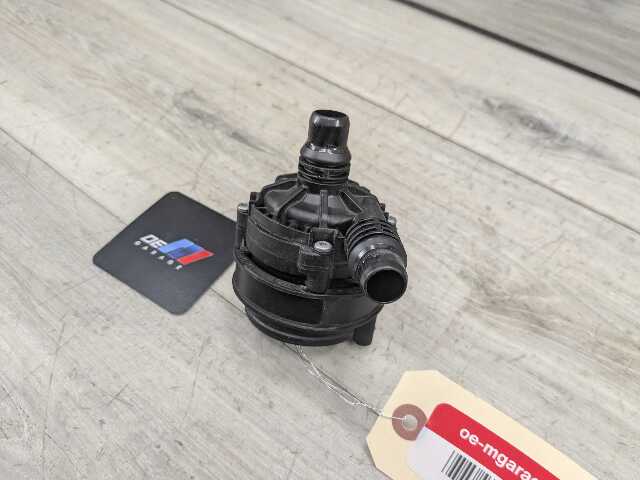 *OEM BMW G01 G05 G20 G22 G30 G42 G80 G82 G83 M3 M4 Engine Auxiliary Water Pump