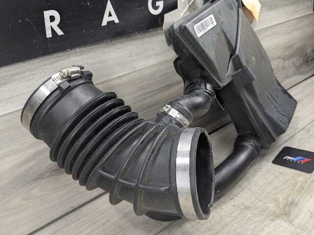 17-23 OEM BMW G05 G07 G12 G30 X5 Engine B58C Air Intake Resonator Hose Tube Pipe