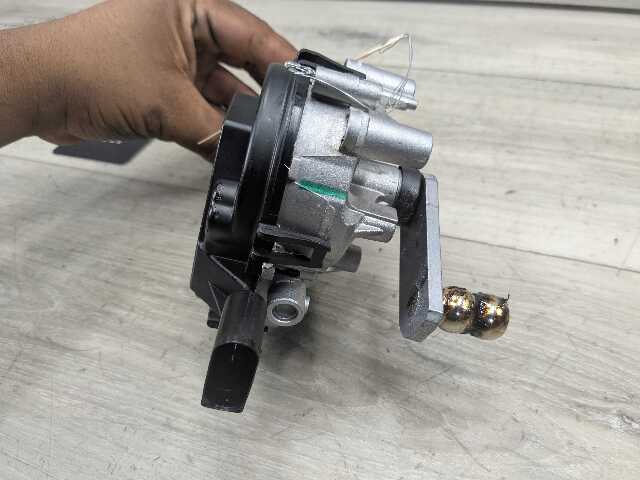 19-25 OEM BMW G05 G06 G06 X5 X6 X7 Front Windshield Wiper Motor