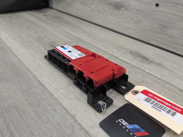OEM BMW G05 G06 G07 X5 X7 Rear Battery Junction B+ Power Fuse box Distribution