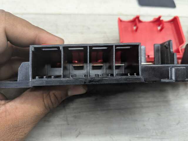 OEM BMW G05 G06 G07 X5 X7 Rear Battery Junction B+ Power Fuse box Distribution