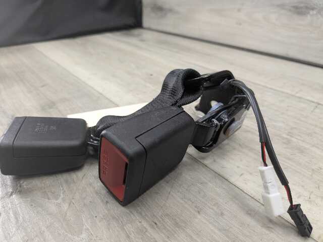 19-25 OEM BMW F95 F96 G05 G06 X5 X6 REAR Center Middle 2nd Row Seat Belt Buckle