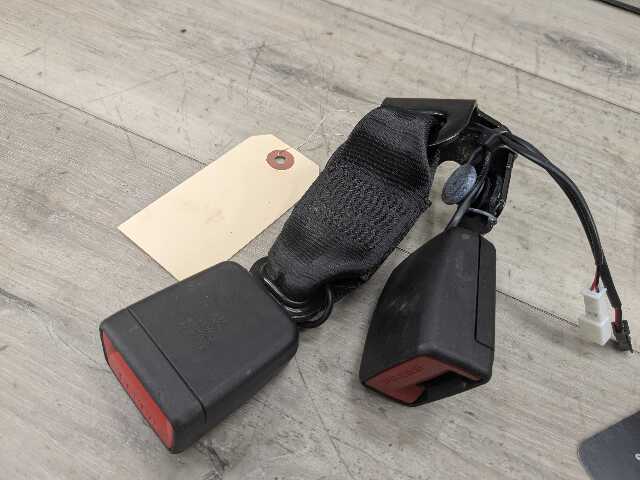 19-25 OEM BMW F95 F96 G05 G06 X5 X6 REAR Center Middle 2nd Row Seat Belt Buckle