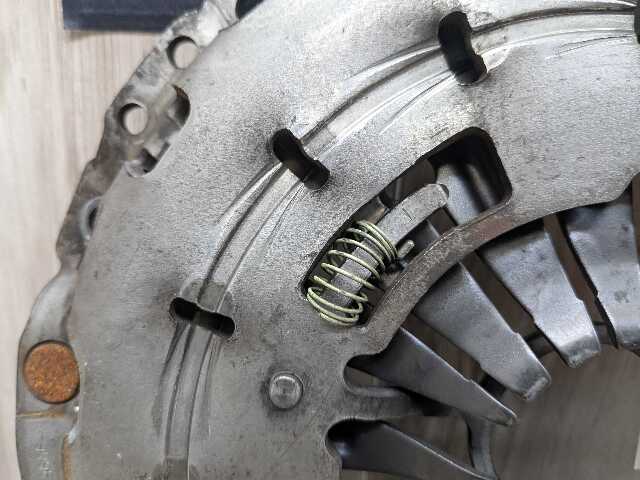 OEM BMW E82 E84 E88 E90 E92 E93 F10 F25 F30 F32 F33 F36 Flywheel Clutch Complete