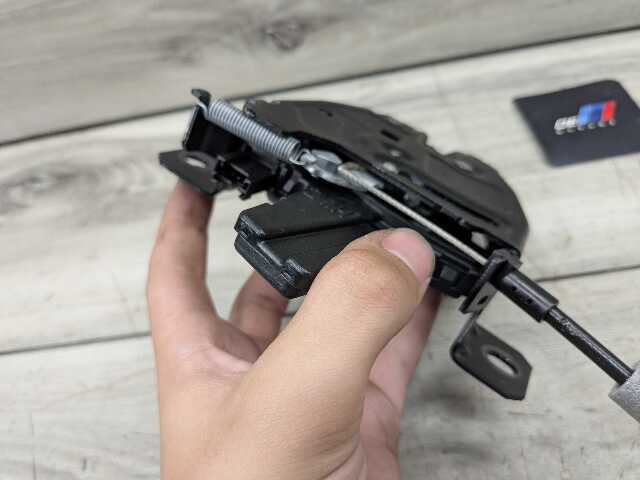 19-25 OEM BMW F95 G05 G07 X5 Tailgate Right Passenger Lower Latch Lock Actuator
