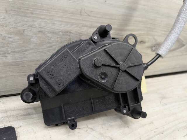 19-25 OEM BMW F95 G05 G07 X5 Tailgate Right Passenger Lower Latch Lock Actuator