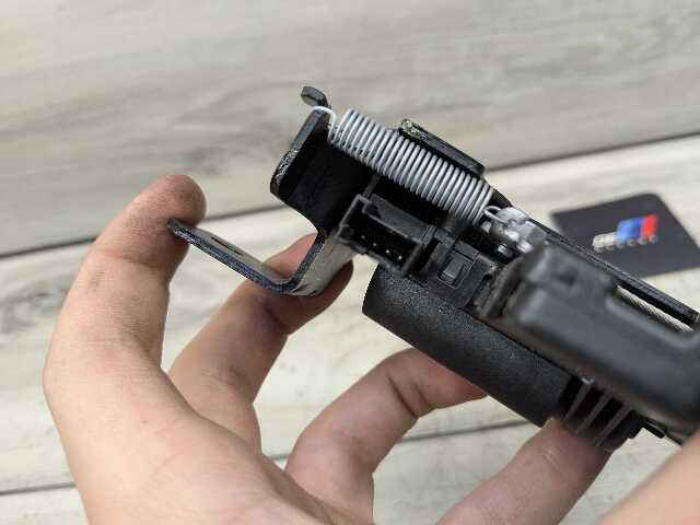 19-25 OEM BMW F95 G05 G07 X5 Tailgate Right Passenger Lower Latch Lock Actuator