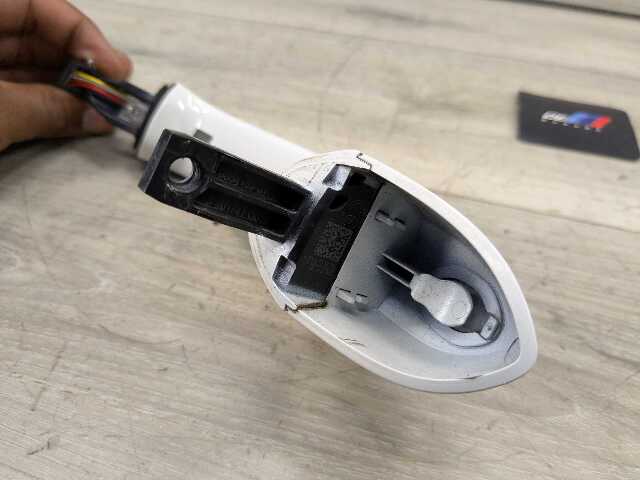 OEM BMW F90 G01 G05 G20 G30 G80 FRONT Left Driver Side Door Handle COMFORT White